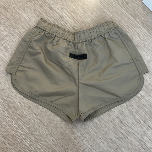 ESSENTIALS - Picture 2 of 3